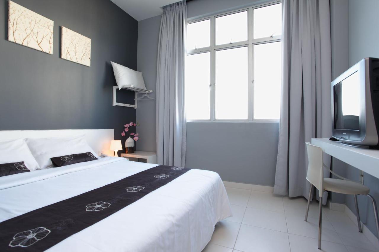 Wan Loong Hotel Pontian Kecil Exteriör bild